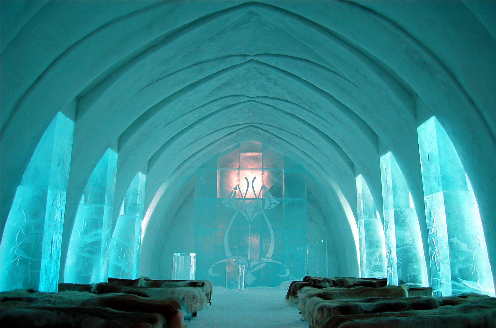 Inside the incredible Ice Hotel in Sweden where guests get to sleep in ...